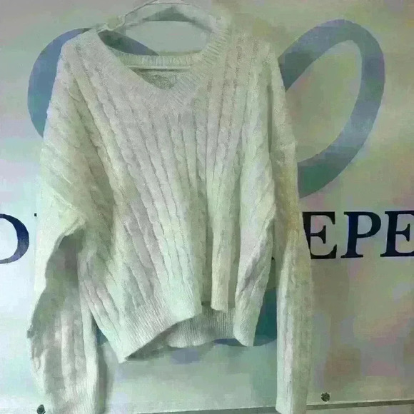 SHEIN Women’s midrise V-neck sweater size 2 XL - Picture 1 of 6